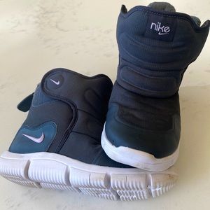 Nike kids insulated snow boot (us13c)